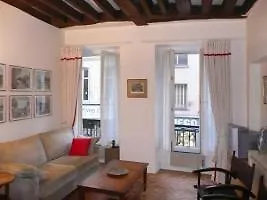 Martine Hov 50328 Hotel Paris